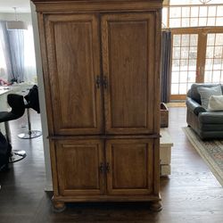 Entertainment Center/Wardrobe/Armoire 