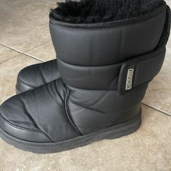 Khombu Snow Boots For Kids Size 4 Or Women’s Size 6.5