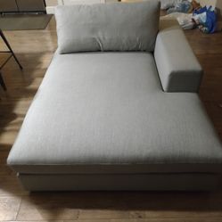 Beta Summit Gray Right Chaise SKU14421,  Like New, Excellent Condition