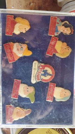 Disney coca cola 15 years Snow White 8 pins