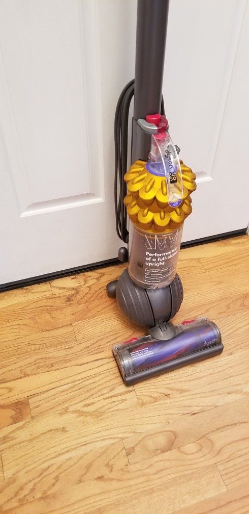 NEW cond DYSON ALL FLOOR , WORKS EXCELLENT , IN THE BOX