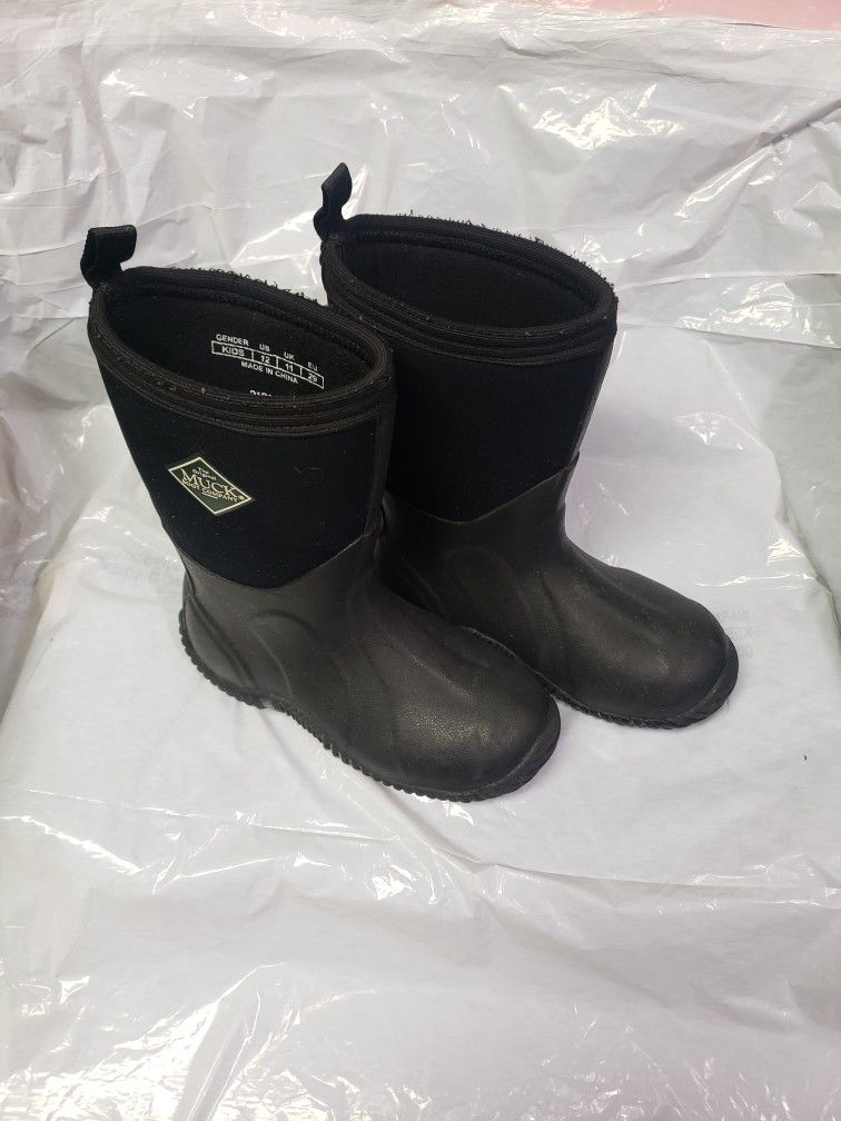 MUCK Kids Hale Rubber Boots.

