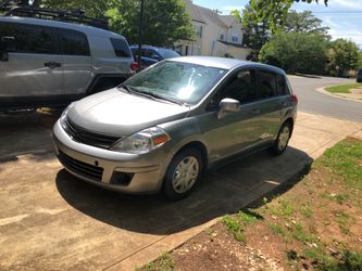 nissan versa 2010