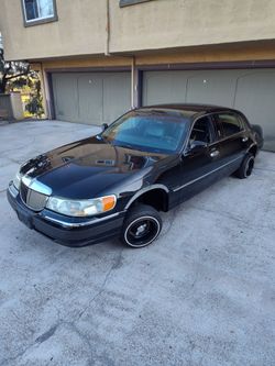 2001 Lincoln Town Car Executive