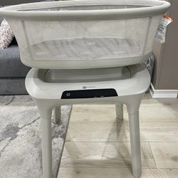 New 4Moms Mamaroo Sleep Bassinet  Calms And Soothes