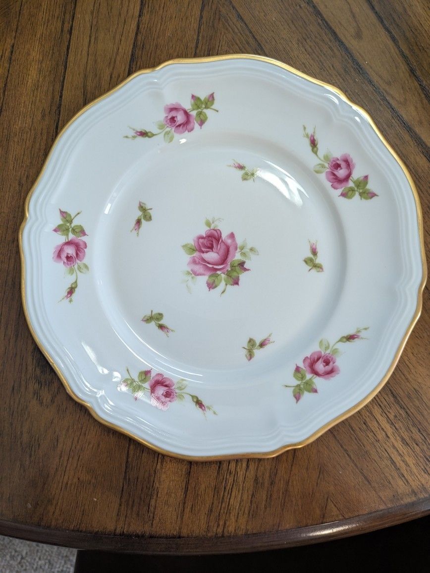 Chippendale Rose
Dining Set by Johann Haviland - Full