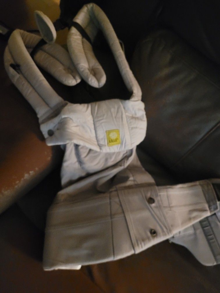 Lillie Baby Carrier