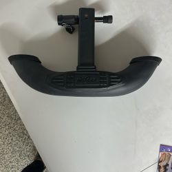 Bully  Hitch Step