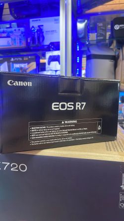 Canon R7 body