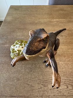 Jurassic World Indoraptor Dinosaur Toy with Fossil Remote Control