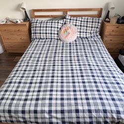 Ikea Full Size Bed And 2 Night Tables/dressers