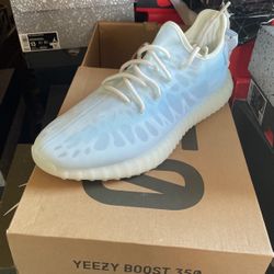Yeezy 350 V2