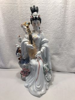 Collectors piece, Very large 18” tall Asian/Chinese/Japanese Geisha Fine Porcelain, One of a kind. lli