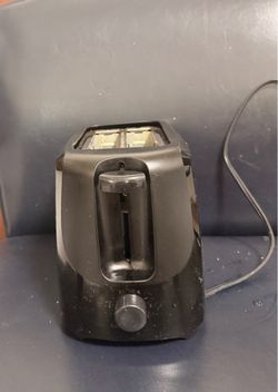 Black 2-slice toaster