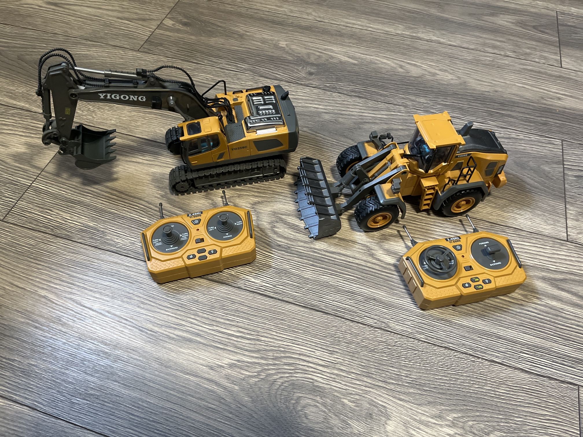 YIGONG RC Excavator & Front Loader – Pair