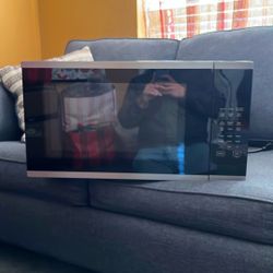 Whirlpool Countertop Microwave Sensor Cooking 2.2 Cu. Ft. in Fingerprint Resistant Stainless Steel 