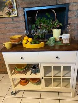 SALE🎉Kitchen island from Target,excellent condition, delivery Available, cash only