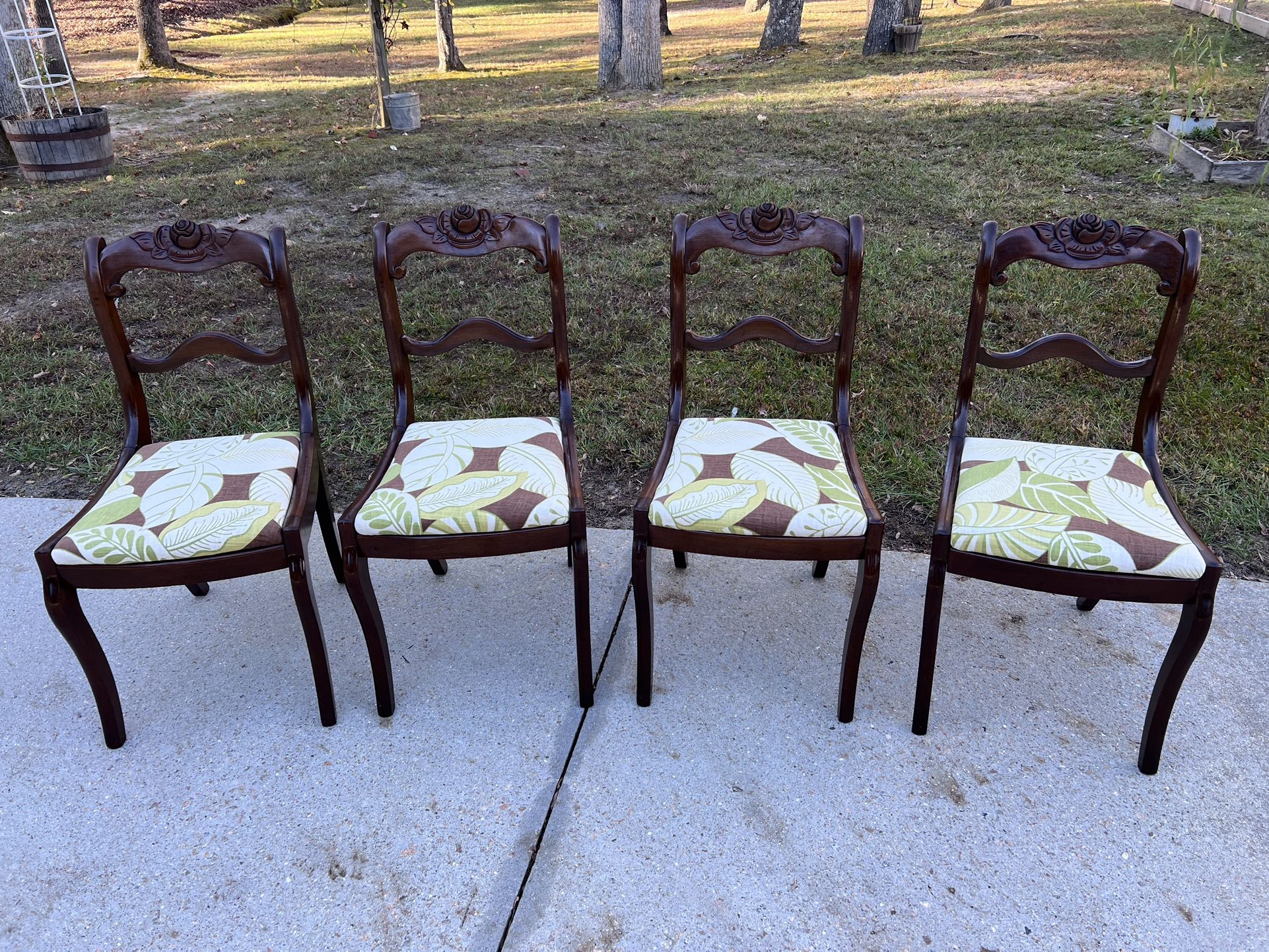 Set of 4 Original Vintage Rose Back Farmhouse Duncan Phyfe/Federal Style Dining Chairs