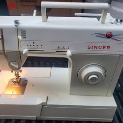 Singer Sewing Machine Model 2517