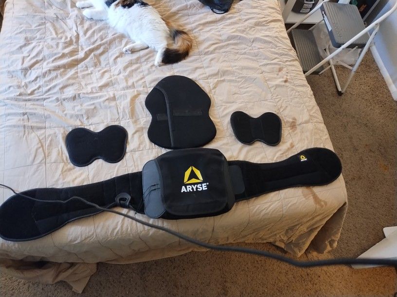 Weight Lifting Belt With Adjustable Pads.