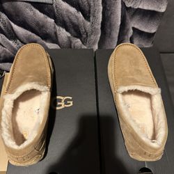 Men’s Ugg Slippers. Size 11. Brand New 