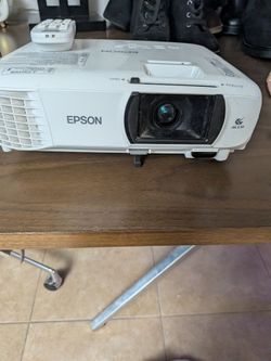 Movie screen perfect condition and projector