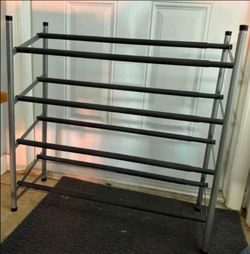 Brand new expandable shoe rack holds lots of shoes.  ( only used 1 time ).