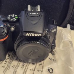 Nikon D5600 DSLR CAMERA KIT