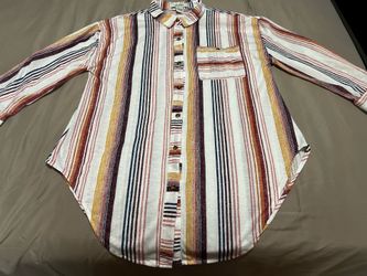Women’s casual button up blouse size large (asking $3)
