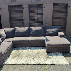 !!!Ballinasloe 3-piece Sectional  with Chaise For Pickup Or Delivery-Please Read Description !!!