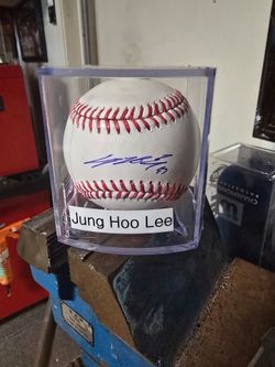 Jung Hoo Lee signed baseball