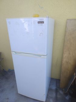 Refrigerator (Magic chef)