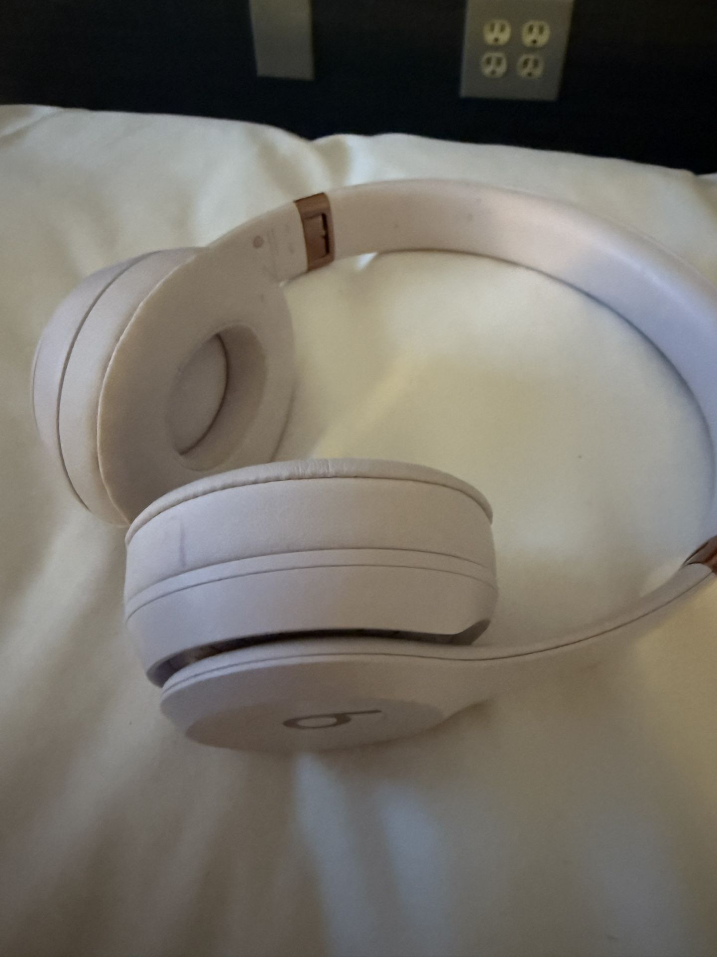 Beats Solo 4 Headphones - Cloud pink