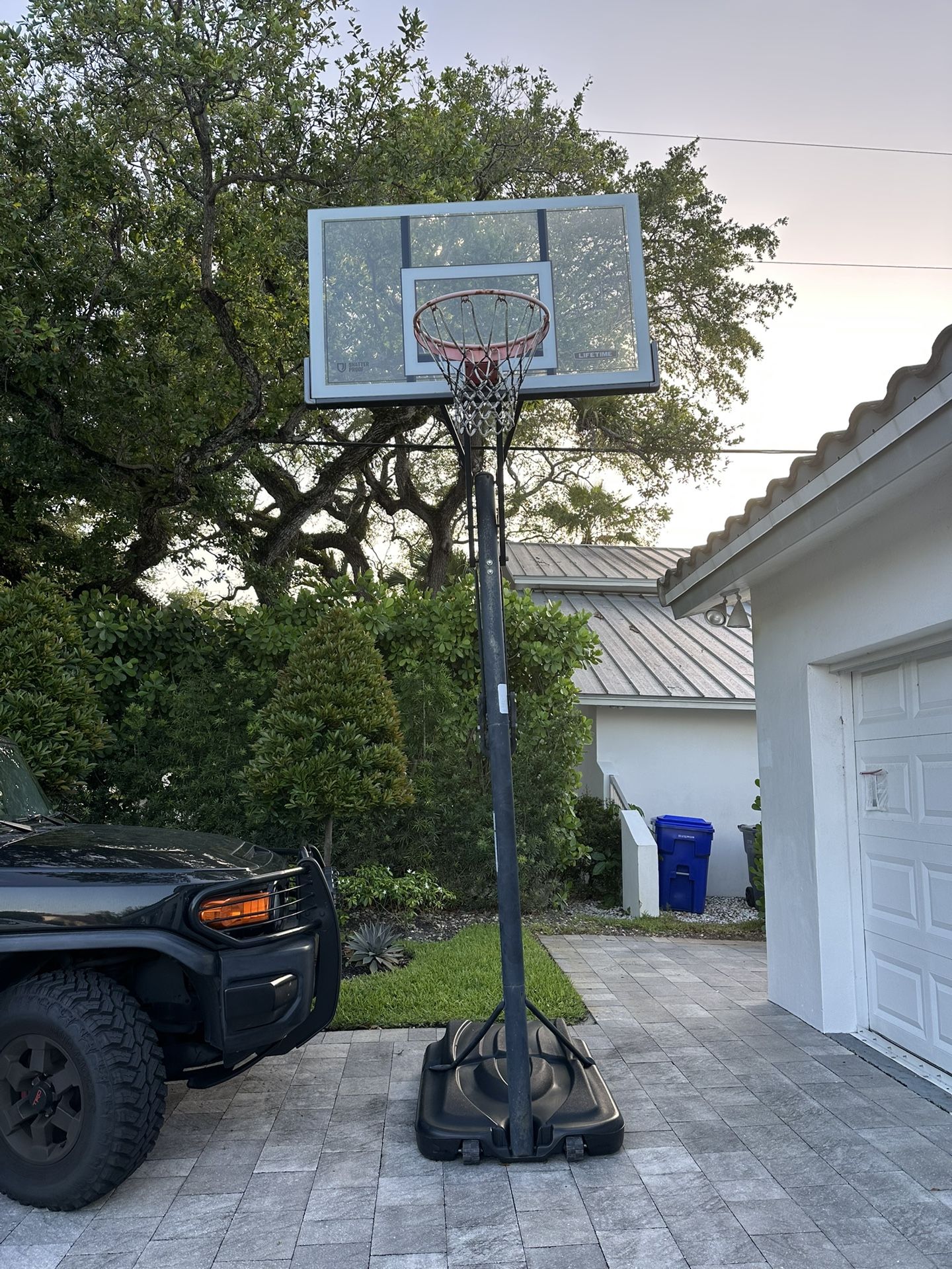 Lifetime Basketball hoop with Wheels. Adjustable From 7.5’ To 10’.