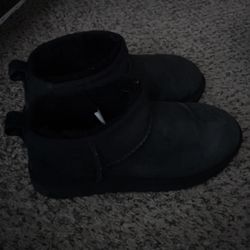  Black Uggs 