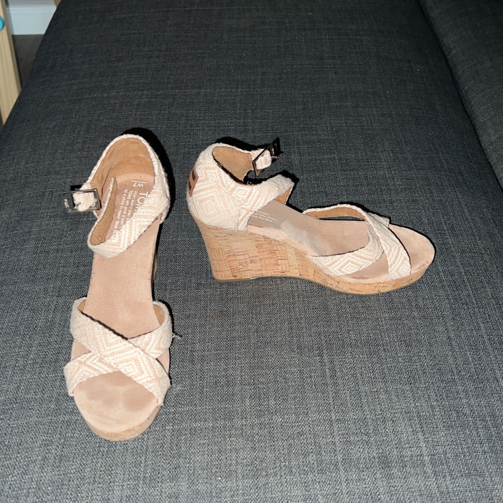 Used Wide 7 Tan Toms Shoes - Very Comfortable