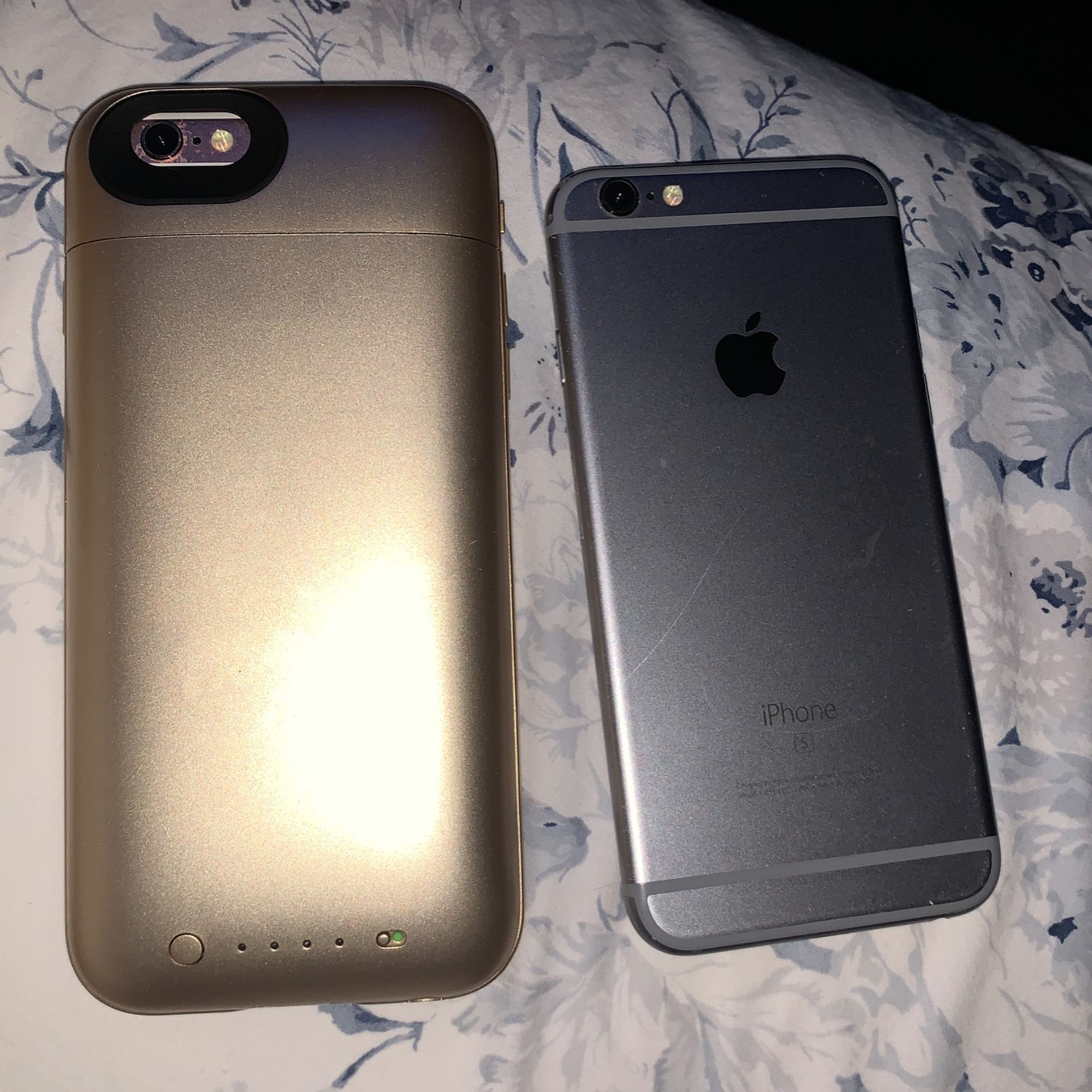 Two iPhone 6s  With A Battery Juice Pack 