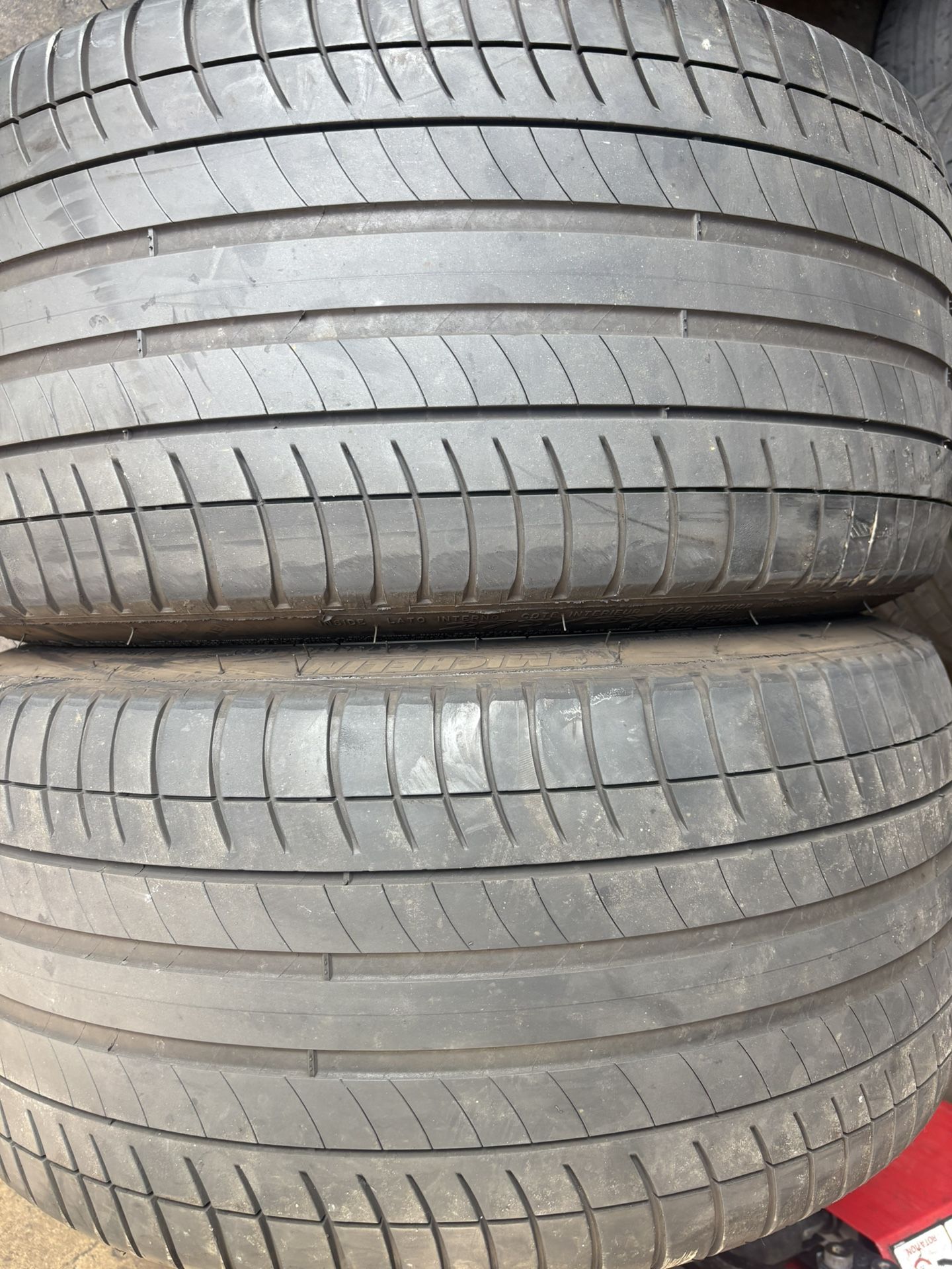 Tires 275-35r19 Michelin