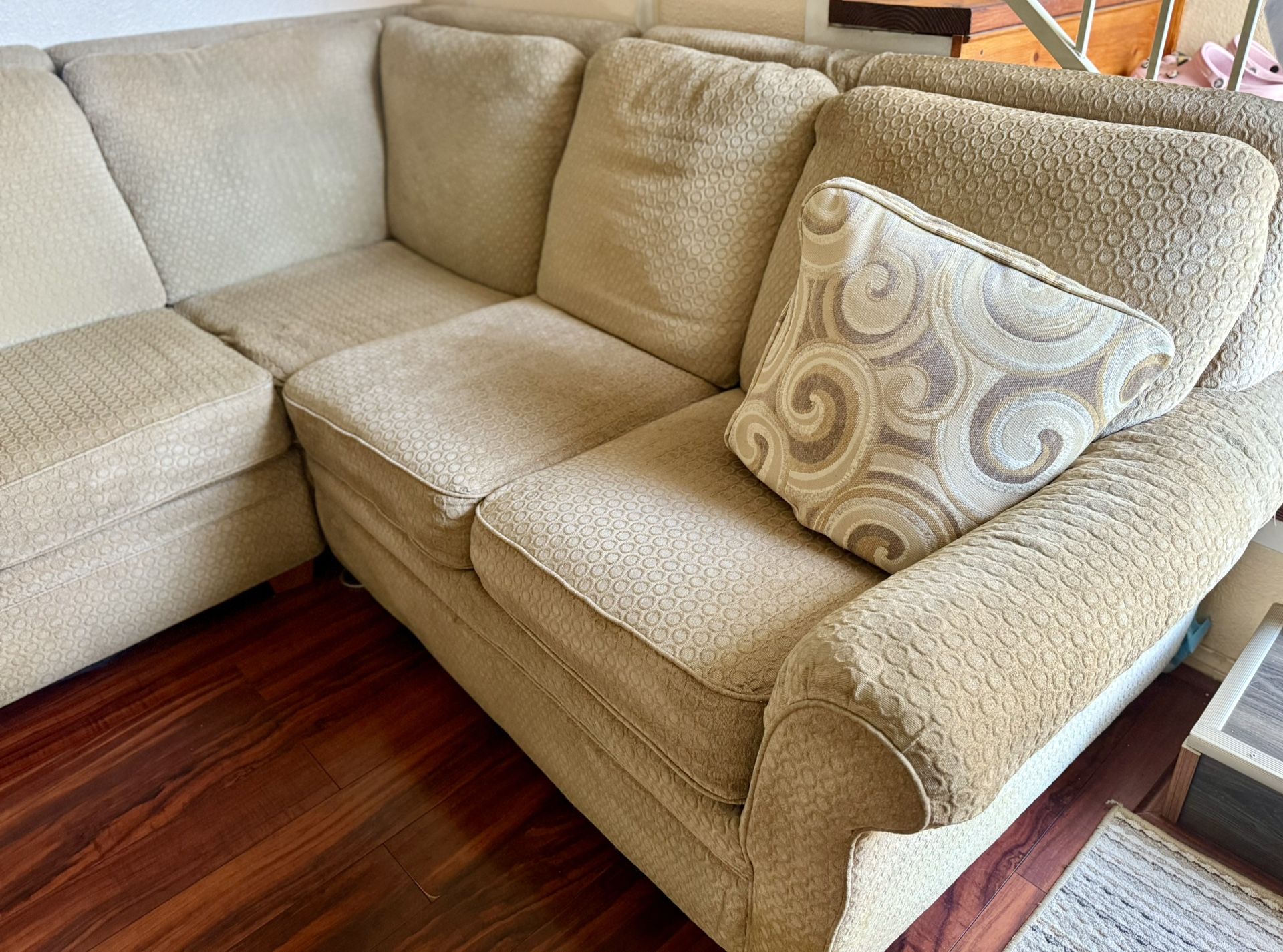 ASHLEY FURNITURE 3-PIECE SECTIONAL SOFA W/ PILLOWS INCLUDED
