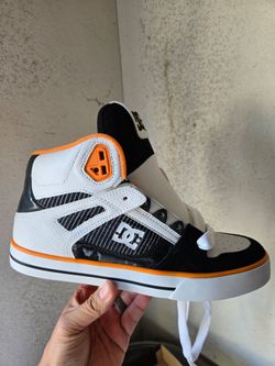 Mens size 12 DC skateboard shoes New