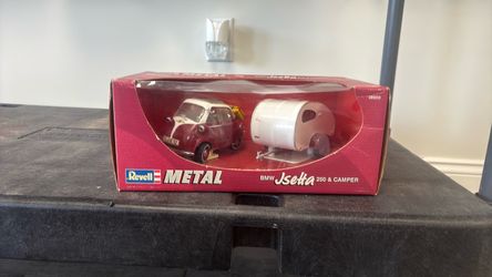 Revell Metal BMW Isetta 250 & Camper Die-Cast Set