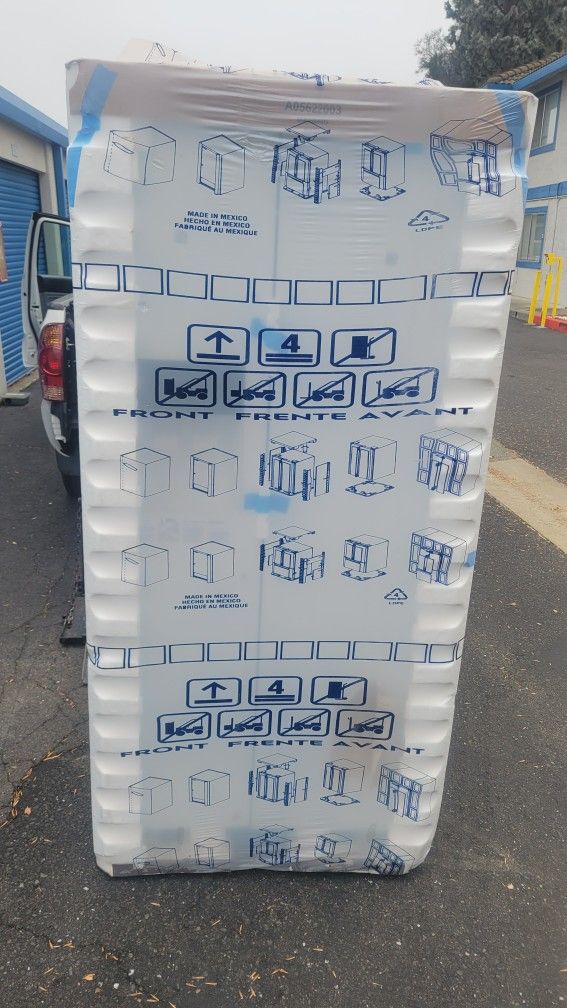 FRIGIDAIRE 33" BRAND NEW REFRIGERATOR CAN DELIVER ANYWHERE 