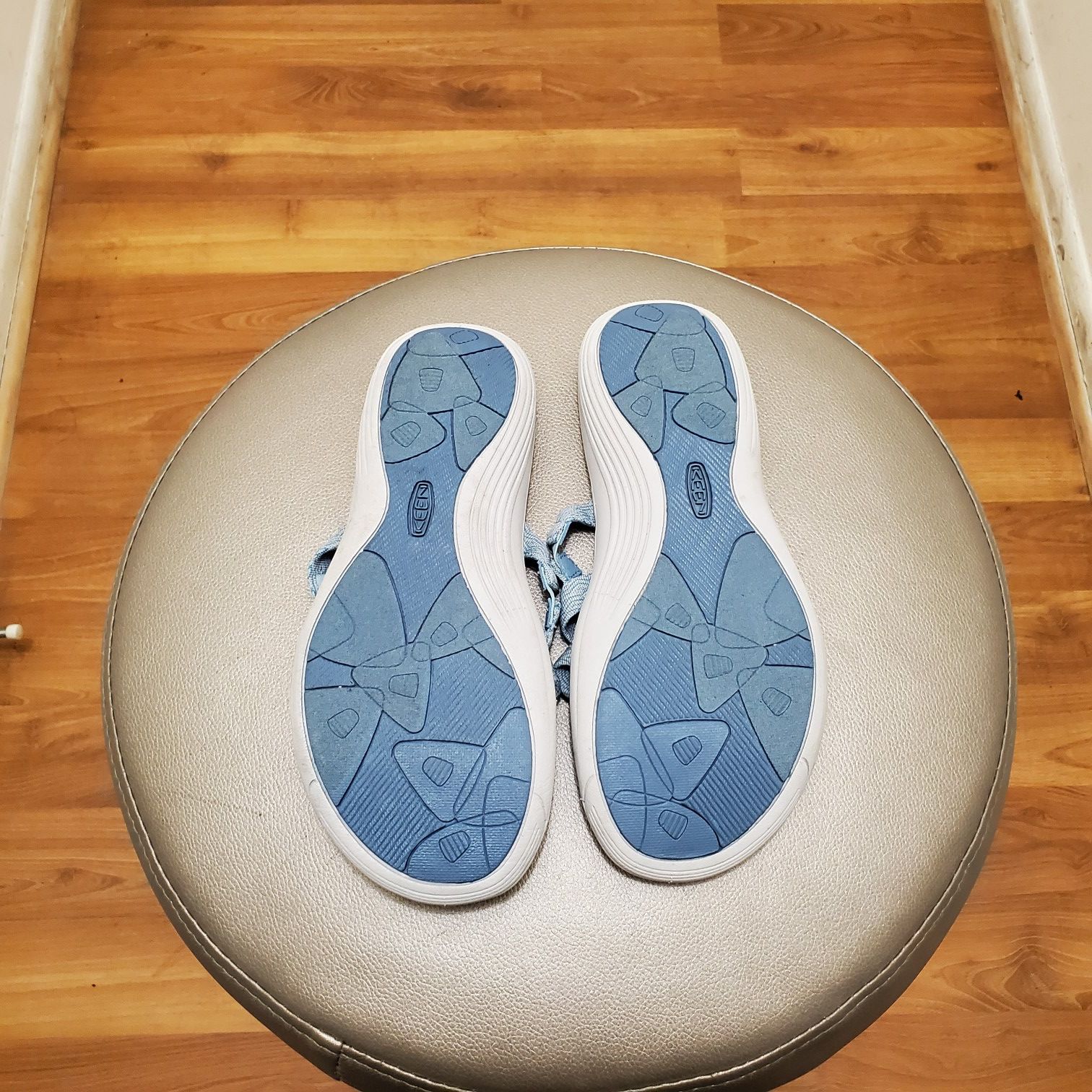 NWOB womens KEEN sandals size 7