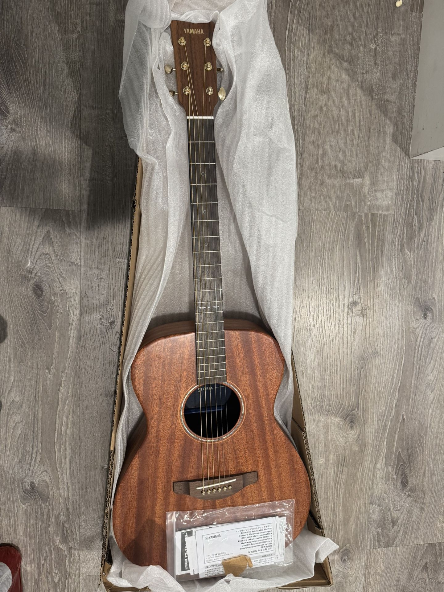 Guitarra Yamaha Stores 3