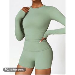 2-piece athletic set (long sleeve + shorts) - size S