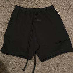 Essential shorts  black size small