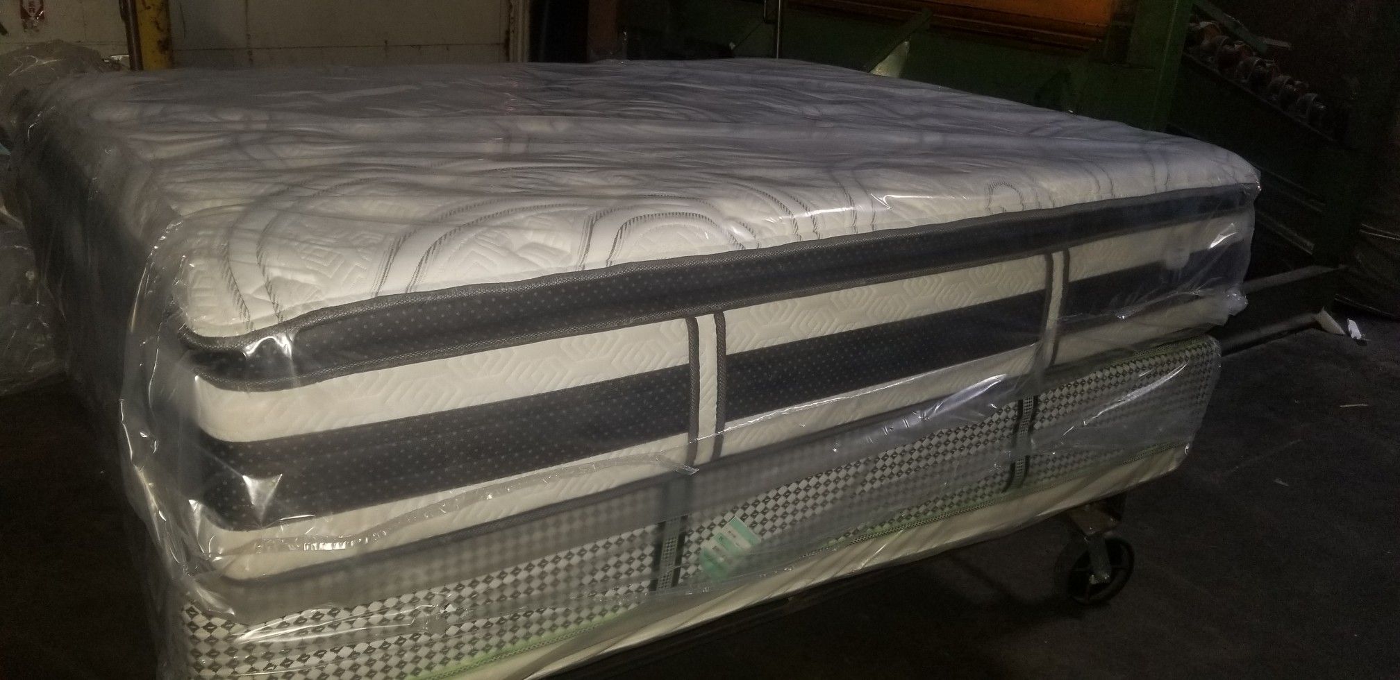 Serta icomfort hybrid observer cheap king