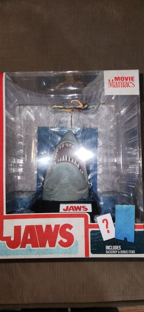 McFarlane Movie Maniacs Jaws Posed Figure