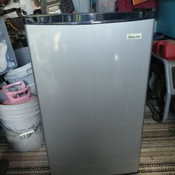 Magic Chef Mini Fridge 