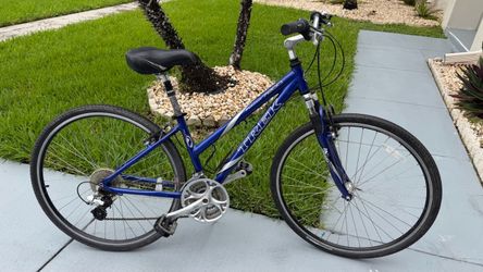 Trek hybrid bike 700c CS small adult bicycle 21 speed front suspension cruiser